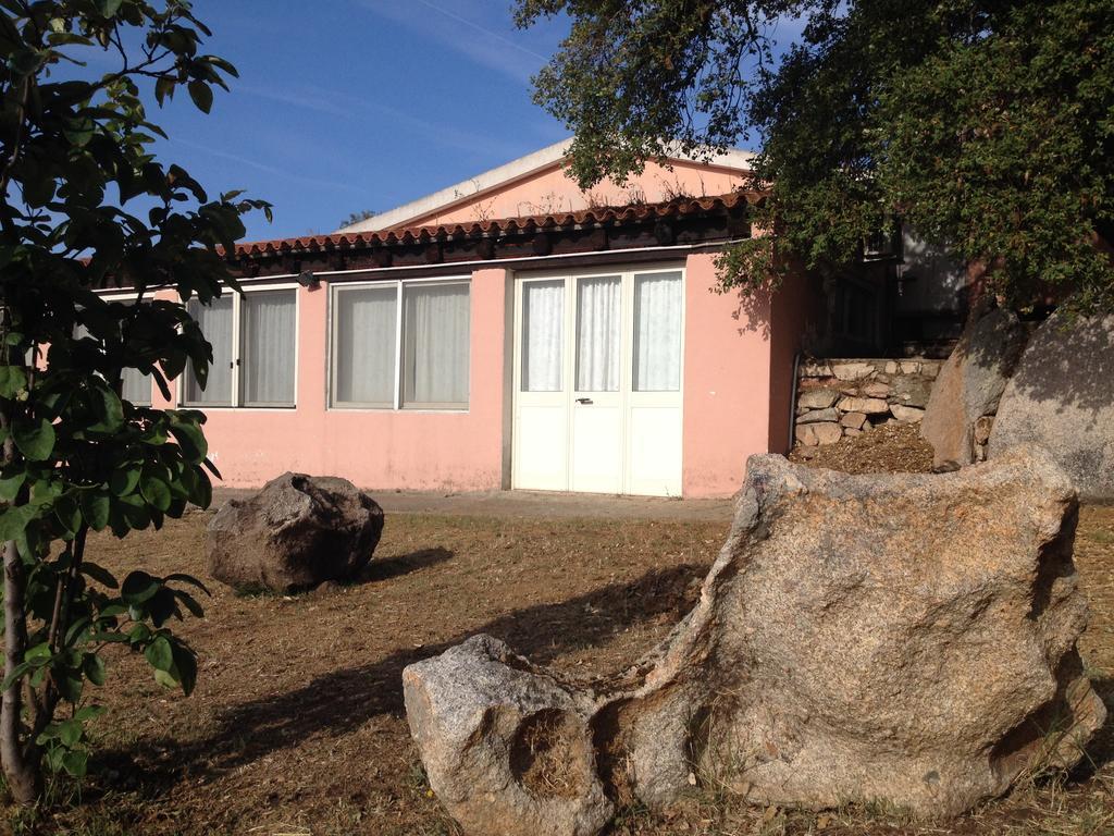 Agriturismo Monte Pino Telti Bagian luar foto