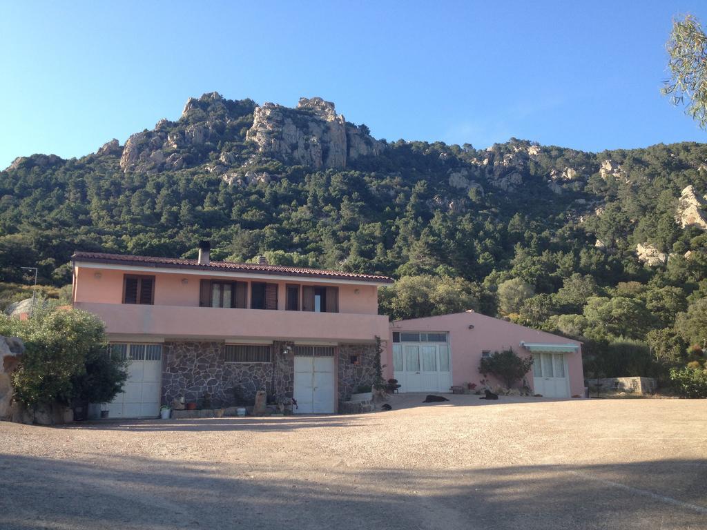Agriturismo Monte Pino Telti Bagian luar foto