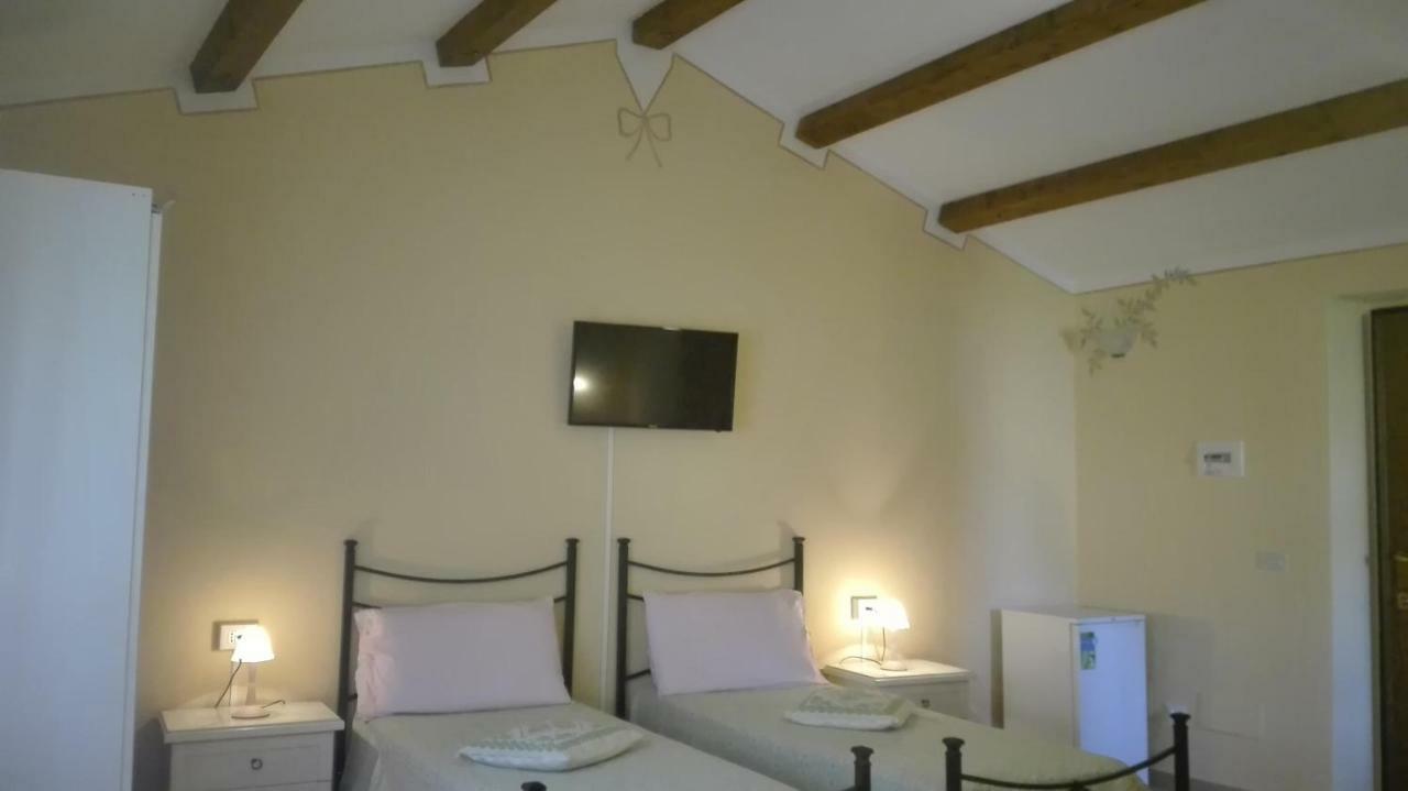 Agriturismo Monte Pino Telti Bagian luar foto